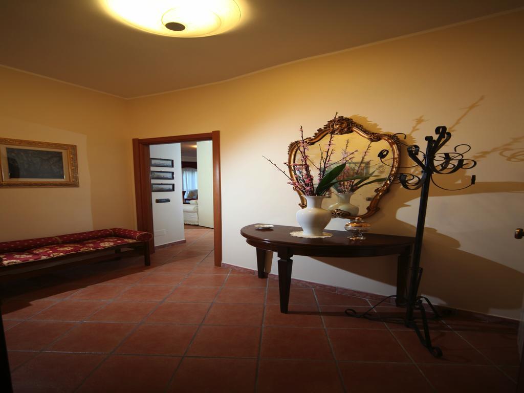Napoli Porta Di Mare Bed & Breakfast Ruang foto