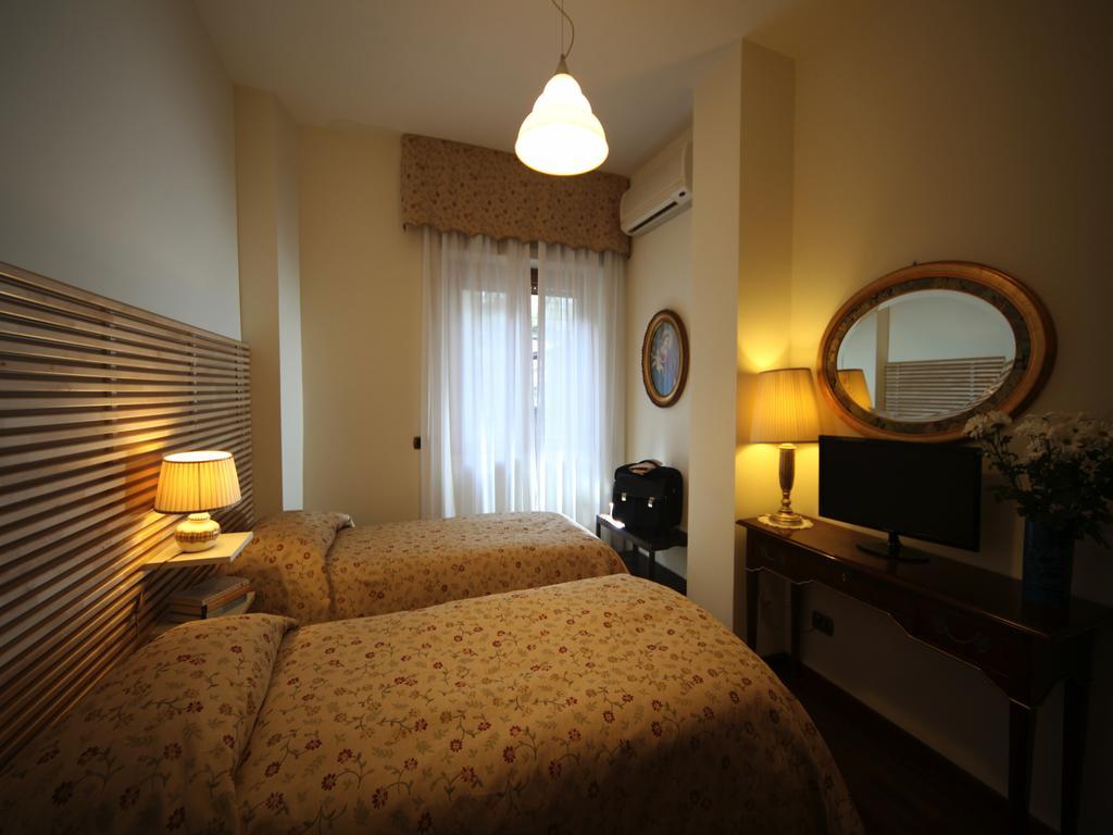 Napoli Porta Di Mare Bed & Breakfast Ruang foto