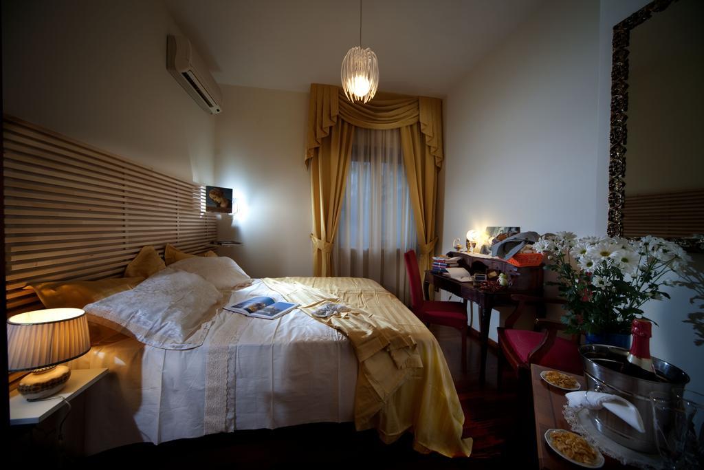 Napoli Porta Di Mare Bed & Breakfast Ruang foto