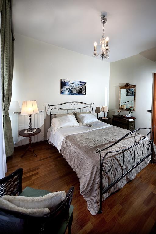 Napoli Porta Di Mare Bed & Breakfast Ruang foto