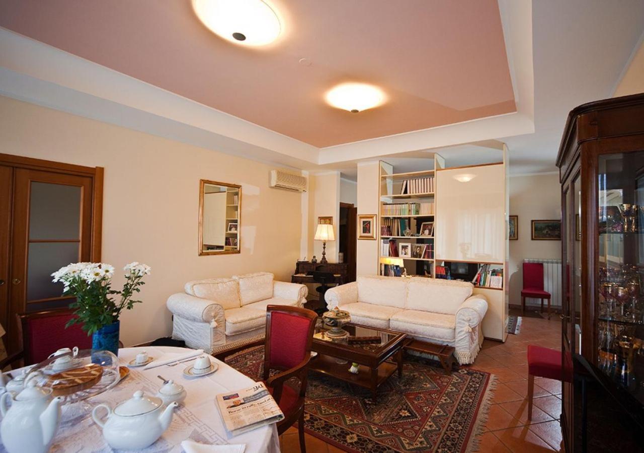 Napoli Porta Di Mare Bed & Breakfast Bagian luar foto
